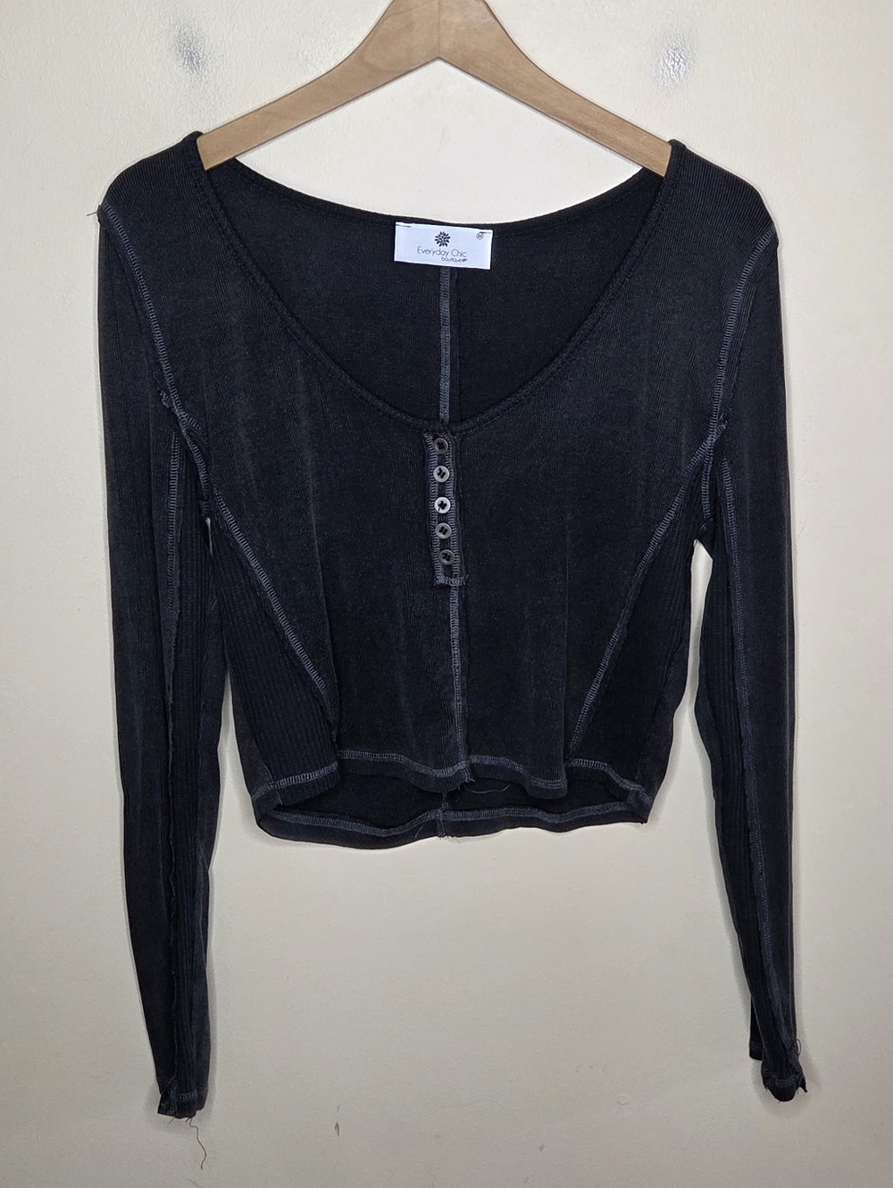 Everyday Chic Boutique Faded Black Cropped Henley Scoop Neck Tee Size Medium